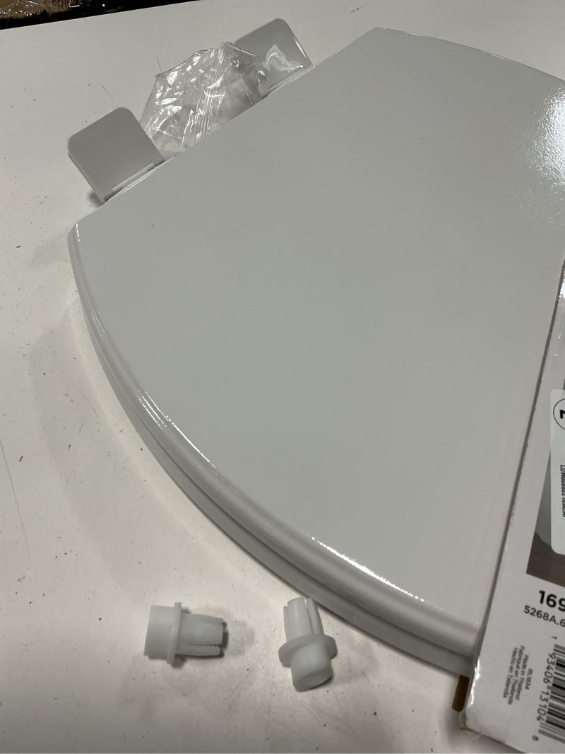 Condition photo showing Good Condition for american standard 5503a00b.020 transitional slow-close elongated front toilet seat, white
