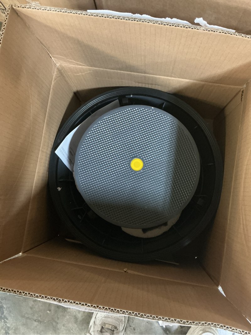 Condition photo showing Good Condition for 330 lbs step stool with non-slip rubber platform
