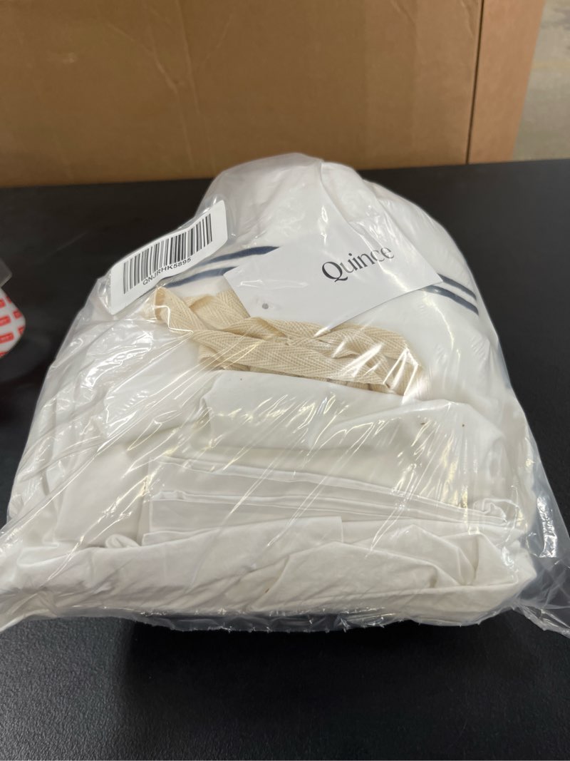 Condition photo showing Good Condition for classic organic percale embellished fitted sheet set, queen, white/navy