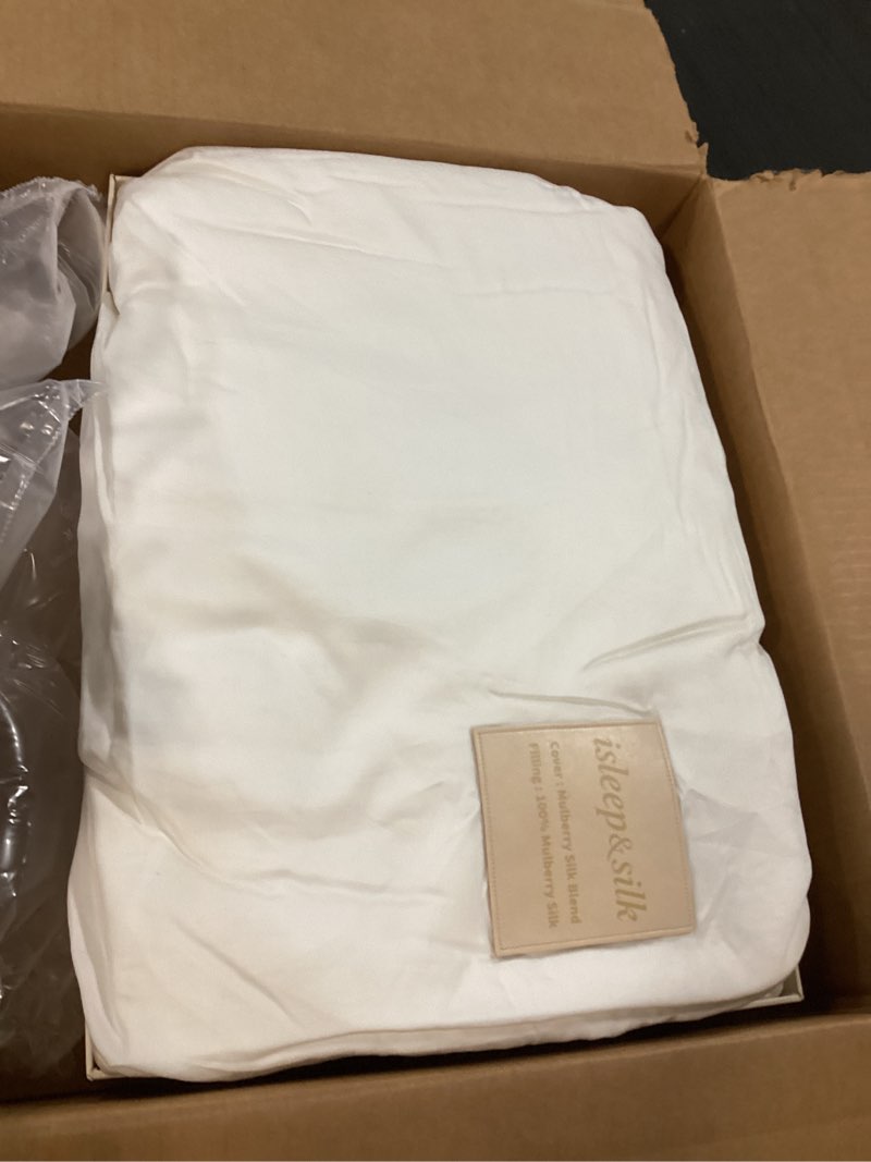 Condition photo showing Good Condition for silk comforter set 4 pieces, king size, summer 100% silk comforter with detachable duvet cover, cooling blanket for hot sleepers, bedding set with comforter insert, duvet cover, 2 pillowcases, white white king (104"x90")