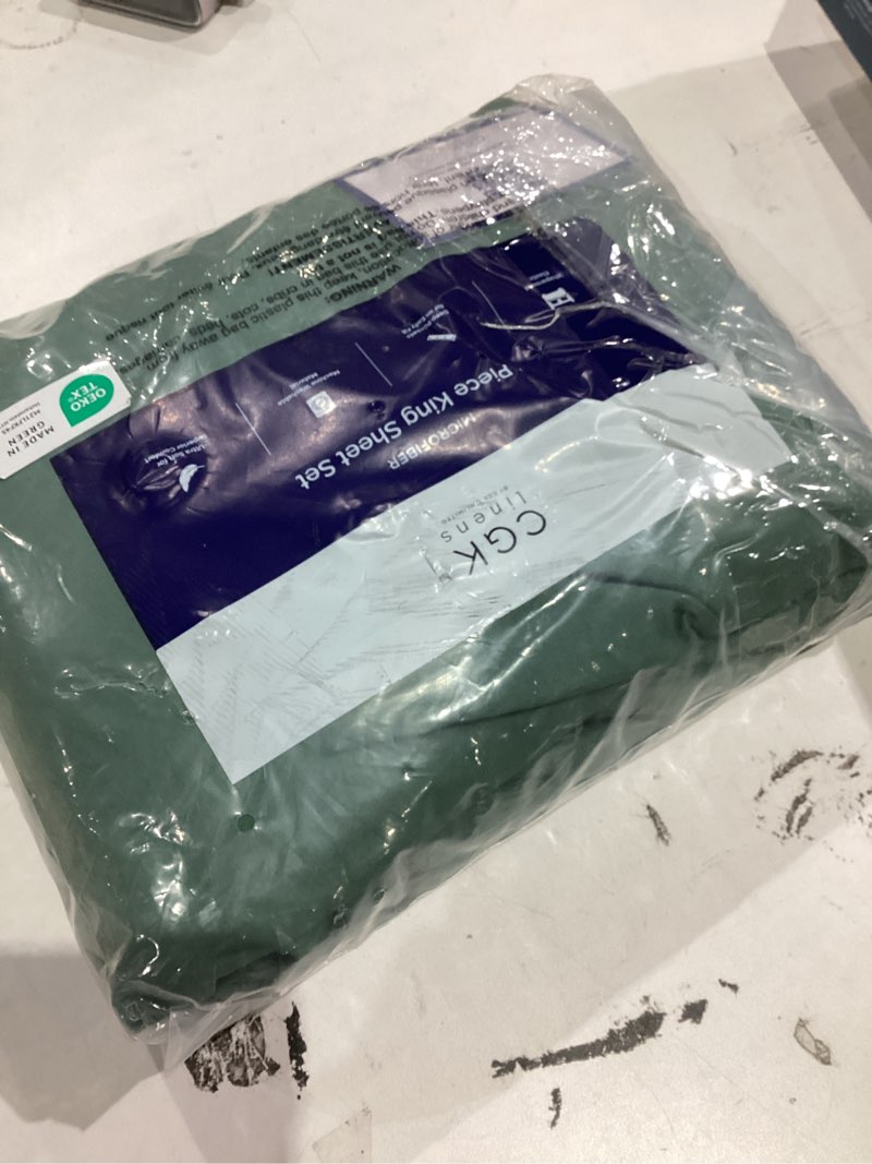 Condition photo showing As Is for King Size 4 Piece Sheet Set - Comfy Breathable & Cooling Bed Sheets Set - Hotel Luxury Bedding for Women, Men, Kids & Teens - Deep Pockets, Easy-Fit, Soft and Wrinkle Free - Oeko-Tex - Emerald Green King 31 - Emerald Green