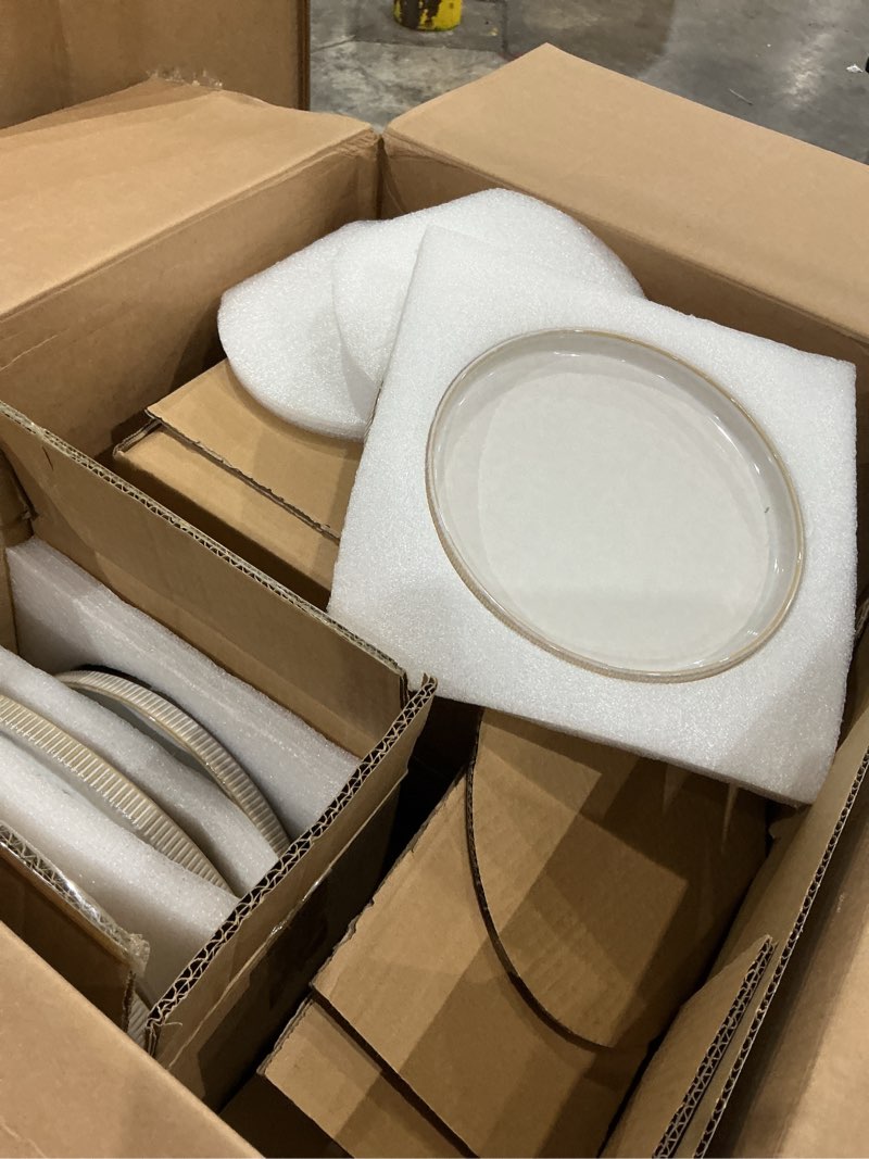 Condition photo showing Good Condition for famiware star 24-piece stoneware dinnerware sets with trim, service for 8 - ceramic plates and bowls set, ribbed dishes with high edge, chip & scratch resistant, microwave & dishwasher safe, white white service for 8 (standard dinner set)