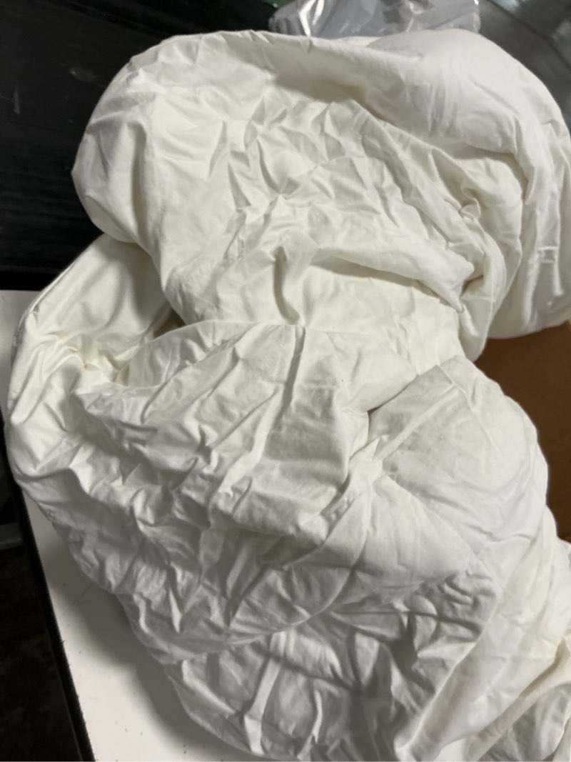 Condition photo showing Good Condition for premium down duvet insert, king/cal king, down