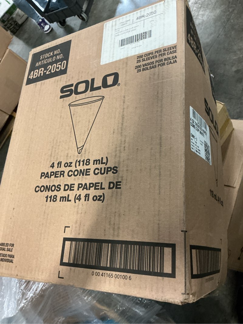 Condition photo showing New/Like New for solo 200 cups per 25 sleeves per (118 ml) paper cone cups conos de papel de 118 ml (4 fl oz)