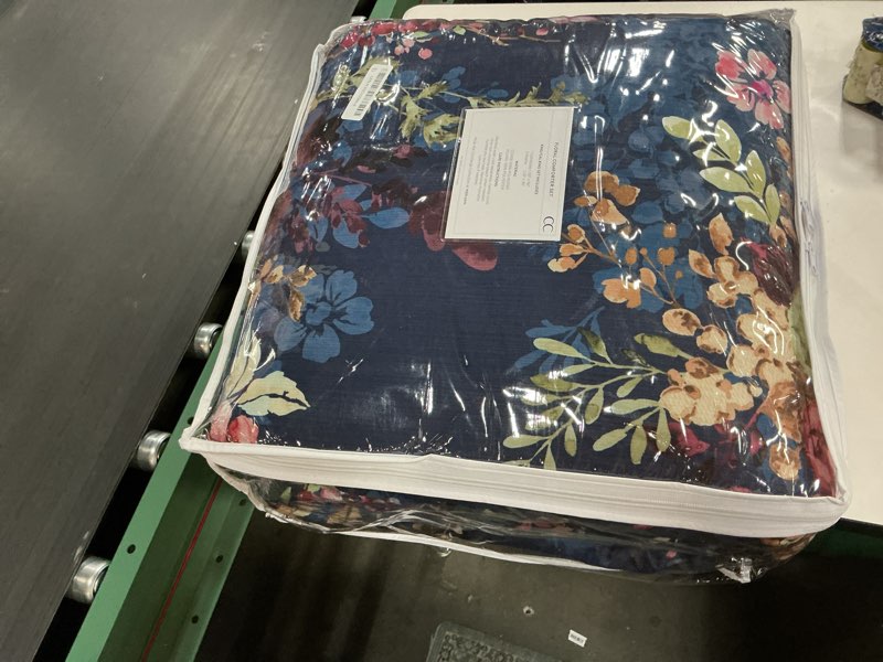Condition photo showing Good Condition for NEWLAKE Cotton Duvet Cover King Size - Soft Breathable Duvet Cover Set 3 Pieces with Zipper Closure, 1 Duvet Cover 104x90 Inches and 2 Pillow Shams, Navy Classic Floral Pattern Navy Classic Floral King