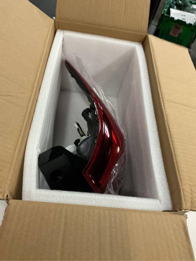 Condition photo showing New/Like New for silscvtt passenger side outer tail light assembly replacement for outlander 2016-2021 right rear brake tail lamp 8330b178 mi2805108 right side
