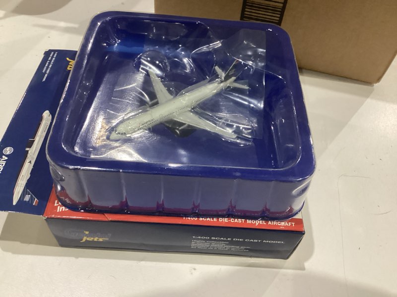 Condition photo showing Good Condition for geminijets gjaal2297 american airbus a321 us airways heritage n578uw; scale 1:400