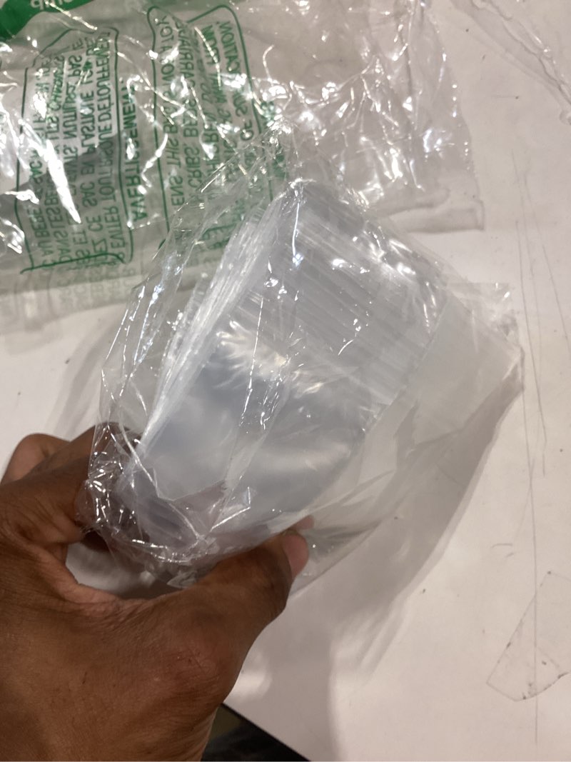 Condition photo showing Good Condition for 200pcs 2" x 2" clear zip bags, 2 mil thick, small bags, reclosable zip plastic baggies for necklace, ring, coin, beads, jewelry, pill 2x2 inch (pack of 200)