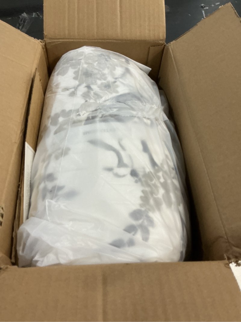 Condition photo showing New/Like New for Levtex Home Pisa Reversible Full/Queen Quilt Set (88x92in) with 2 Pillow Shams (26x20in) - Floral Peacock - Grey, Taupe - 100% Cotton Full/Queen Size Quilt Bedding Set - Lightweight, Soft, Pre-Washed Quilt Full/Queen