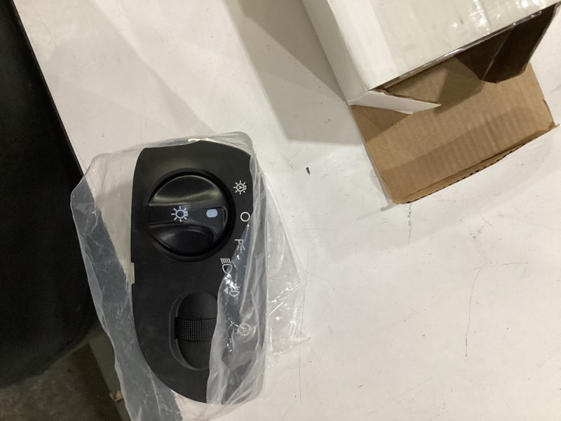 Condition photo showing Good Condition for yl3z-11654-dad headlight switch compatible with 2000 2001 2002 2003 2004 ford f-150 with auto headlights driving lamp fog lights replaces yl3z11654dad yl3z-11654-dac yl3z11654dac 1s2668