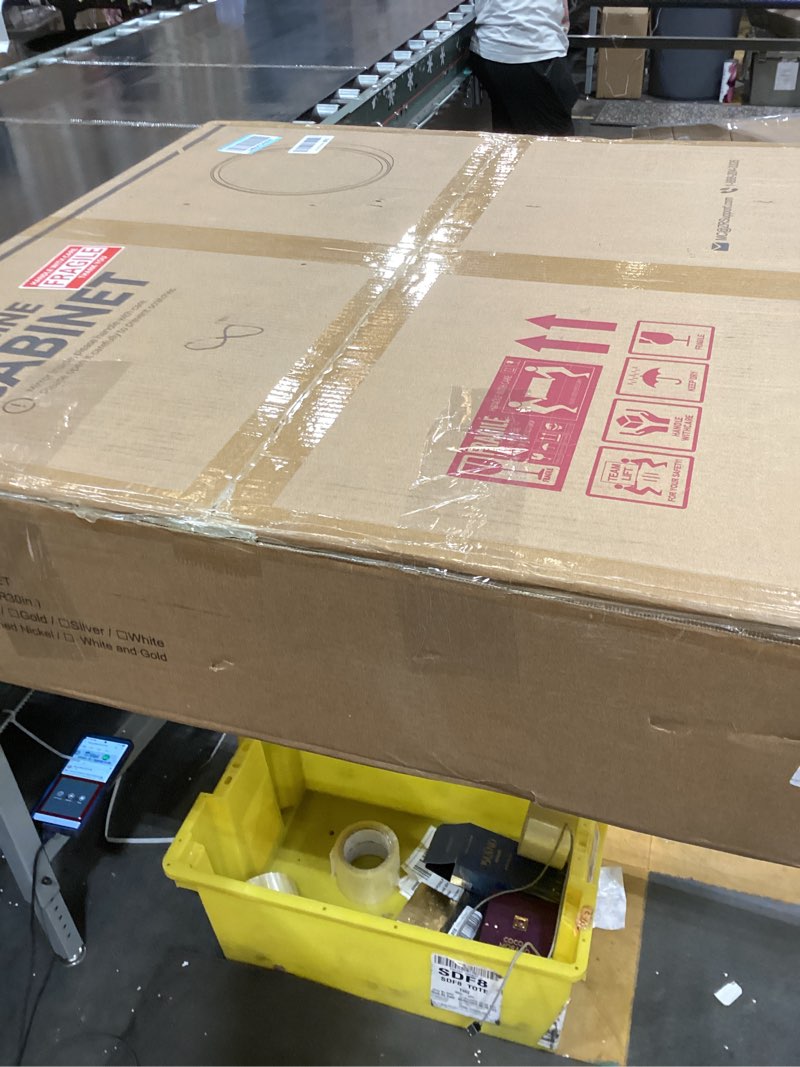 Condition photo showing Good Condition for Medicine cabinet