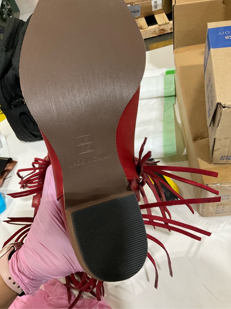 Condition photo showing Good Condition for 9.5 red boots western