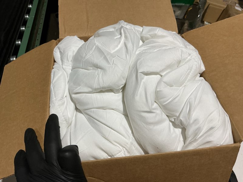 Condition photo showing Good Condition for Bedsure Comforter Duvet Insert - Quilted Comforters King Size, All Season Duvet, GentleSoft Down Alternative Bedding Blanket, with 8 Tabs, Gifts for Women/Men, White, King 90 x 102 Inches White King