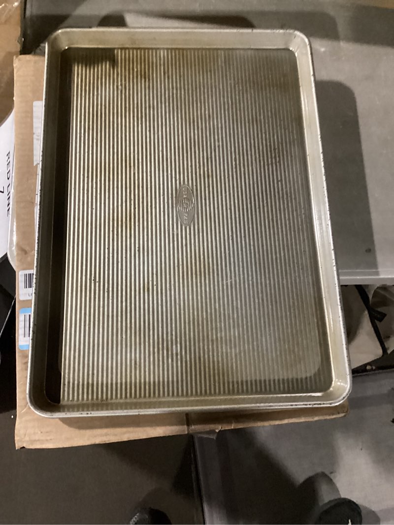 Condition photo showing Good Condition for USA Pan Bakeware Nonstick Extra Large Baking Sheet Pan, Aluminized Steel Set of 1 XL Sheet Pan