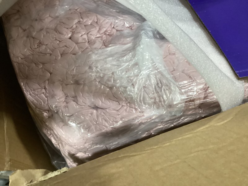 Condition photo showing Good Condition for MAXYOYO Giant Bean Bag Chair, Oversized Bean Bag Couch for Adults and Kids, Faux Fur Shell-Shaped Large Chair with Filler, Stuffed Big Accent Sofa Lounge Floor Sofa for Gaming, Reading, Pink Standard Pink