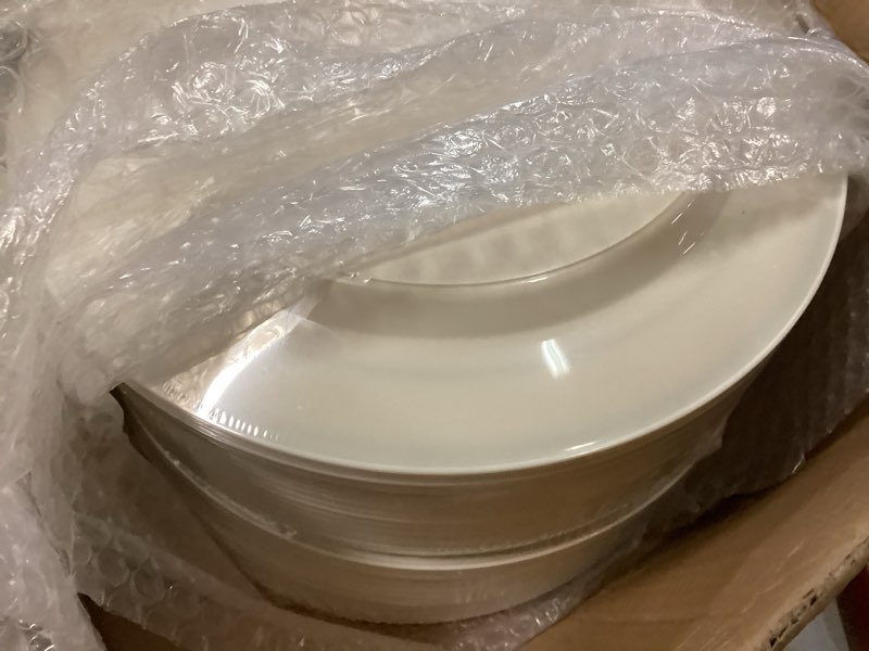 Condition photo showing New/Like New for goodluck 200 pcs ivory and gold plastic plates, heavy duty disposable ivory plates with 100 10.25 inch dinner plates and 100 7.5 inch dessert plates for party, holiday, wedding ivory gold 200pcs