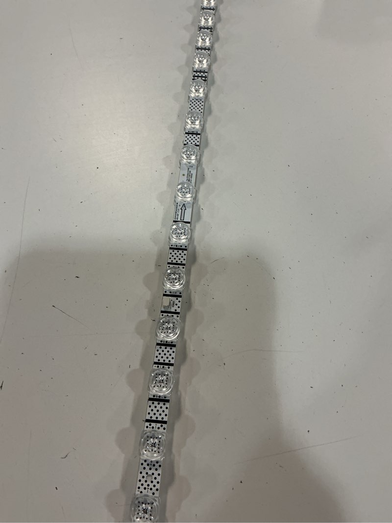 Condition photo showing Good Condition for 2 pieces led backlight strip for 65s11 18 * 2 65s41 65s451 65s453 65s455 65v6e 65v6ea b0101-000476 b010-00582 b010-00622 b010-00623 tcl65lb20_30f2.4d