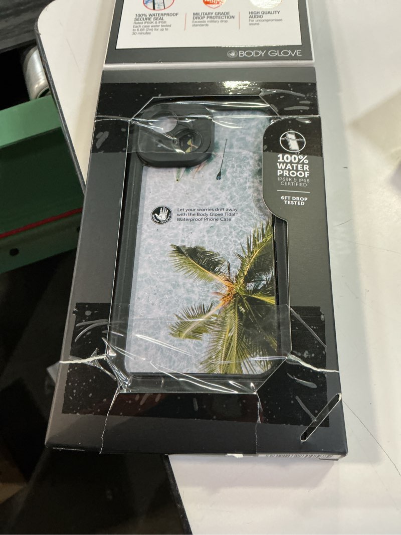 Condition photo showing Good Condition for body glove tidal waterproof phone case for iphone 15 - black/clear