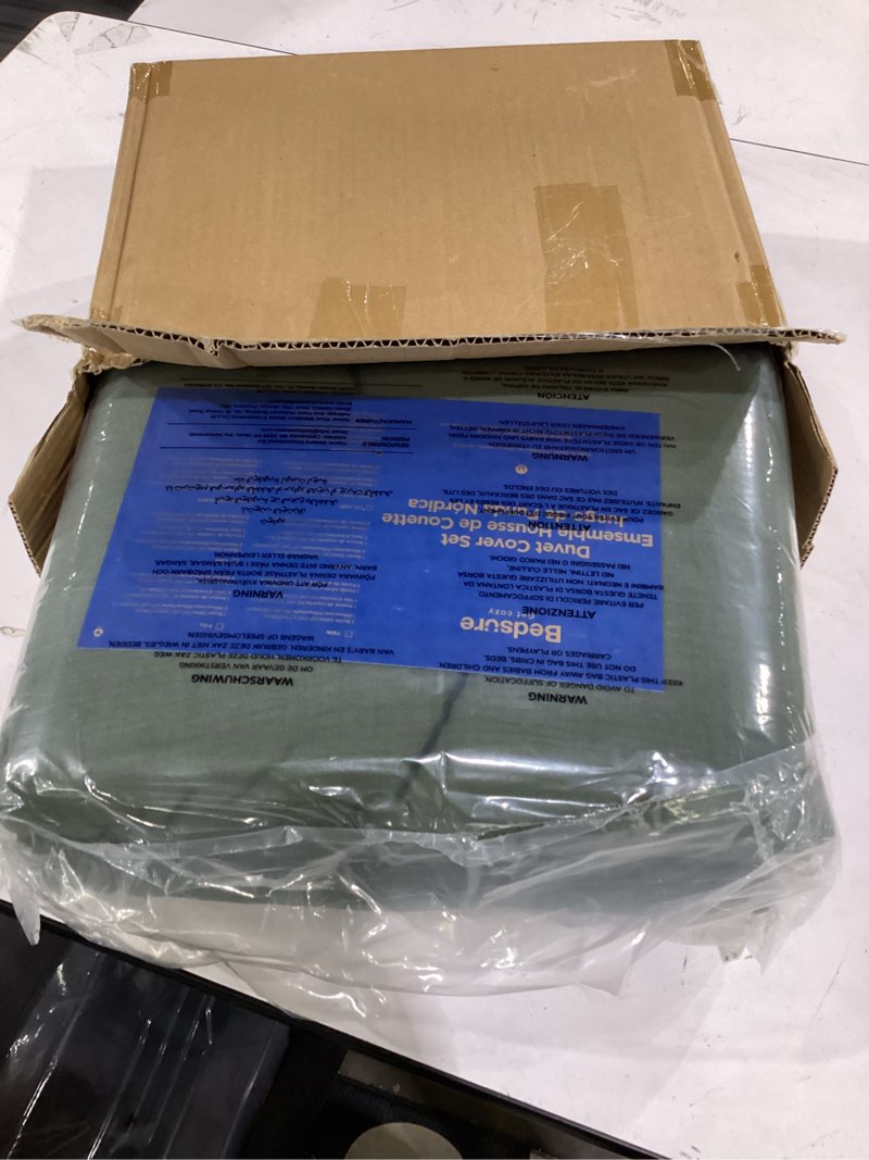 Condition photo showing Good Condition for bedsure muslin duvet cover oversized king - cotton blend viscose derived from bamboo, cooling duvet cover, purewoven ultra-soft & breathable bedding set for all seasons (olive green, 120"x98") 01 - cooling muslin - olive green (no comforter) oversized king (120" x 98")
