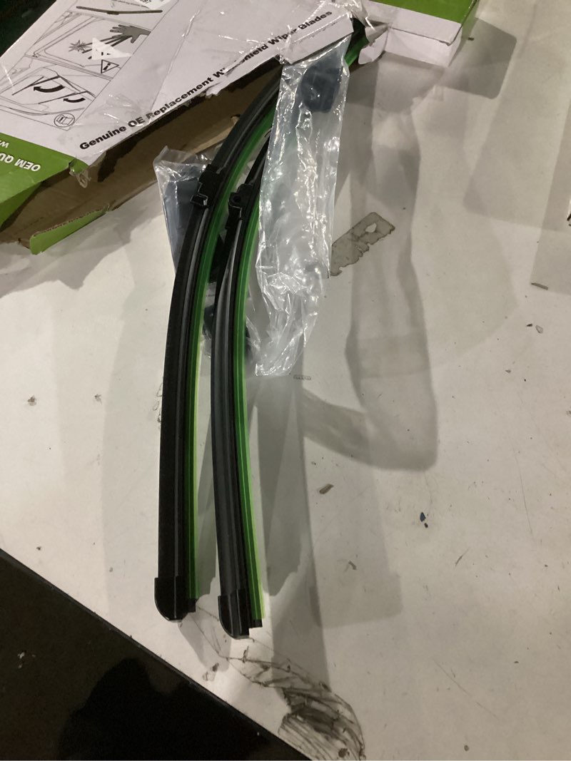 Condition photo showing Good Condition for 2 factory wiper blades replacement for mercedes- c300 2008-2014/ e550 2010-2014 /e350 2011-2014 original equipment windshield wiper blades set - 24"+24" (set of 2) 24"+24" c?j front wiper?