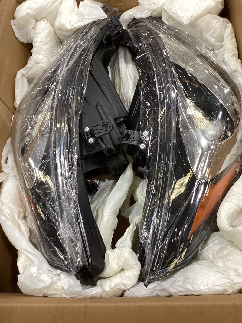 Condition photo showing Good Condition for headlight fit for 2012-2014 hyundai accent gl gls se,halogen headlamp replacement driver passenger side chrome housing amber reflector clear lens hy2502163 hy2503163 921011r010 921021r010