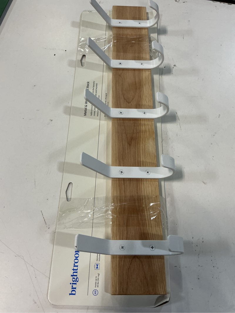 Condition photo showing Good Condition for mixed material 5 hooks rail matte white - brightroom™