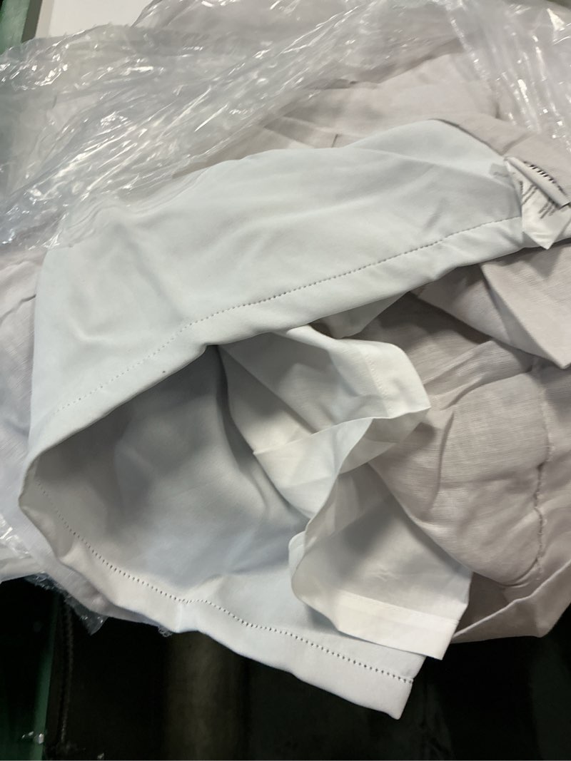 Condition photo showing Good Condition for european linen room darkening curtain, 48x96, cloud
