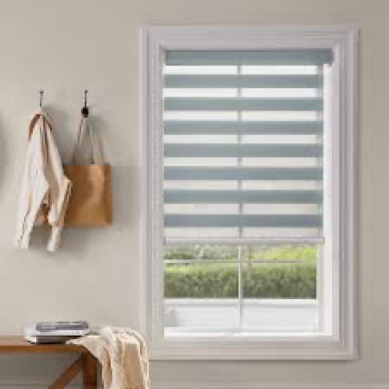 Assorted window blinds 