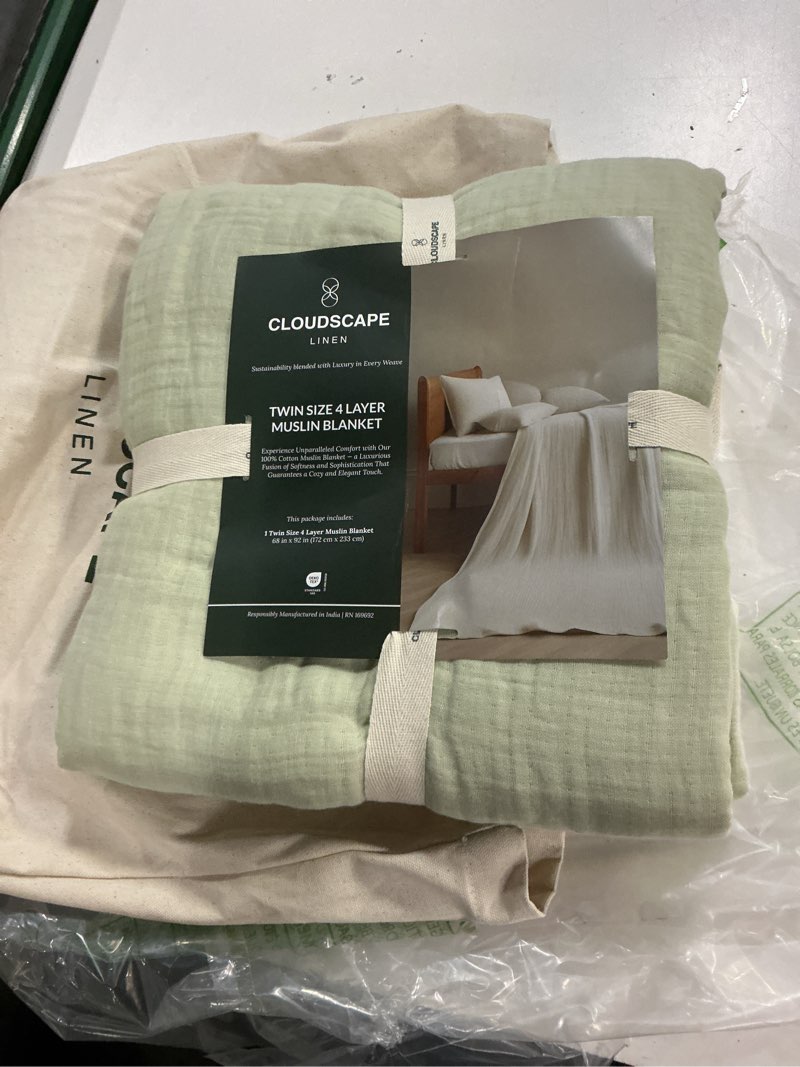 Condition photo showing Good Condition for cloudscape 4 layer muslin blanket for adults - 100% cotton blanket queen size bedding - 92"x92" fits upto full size bed - all season lightweight gauze soft, breathable summer blankets - sea foam seafoam queen / full(92"x 92")