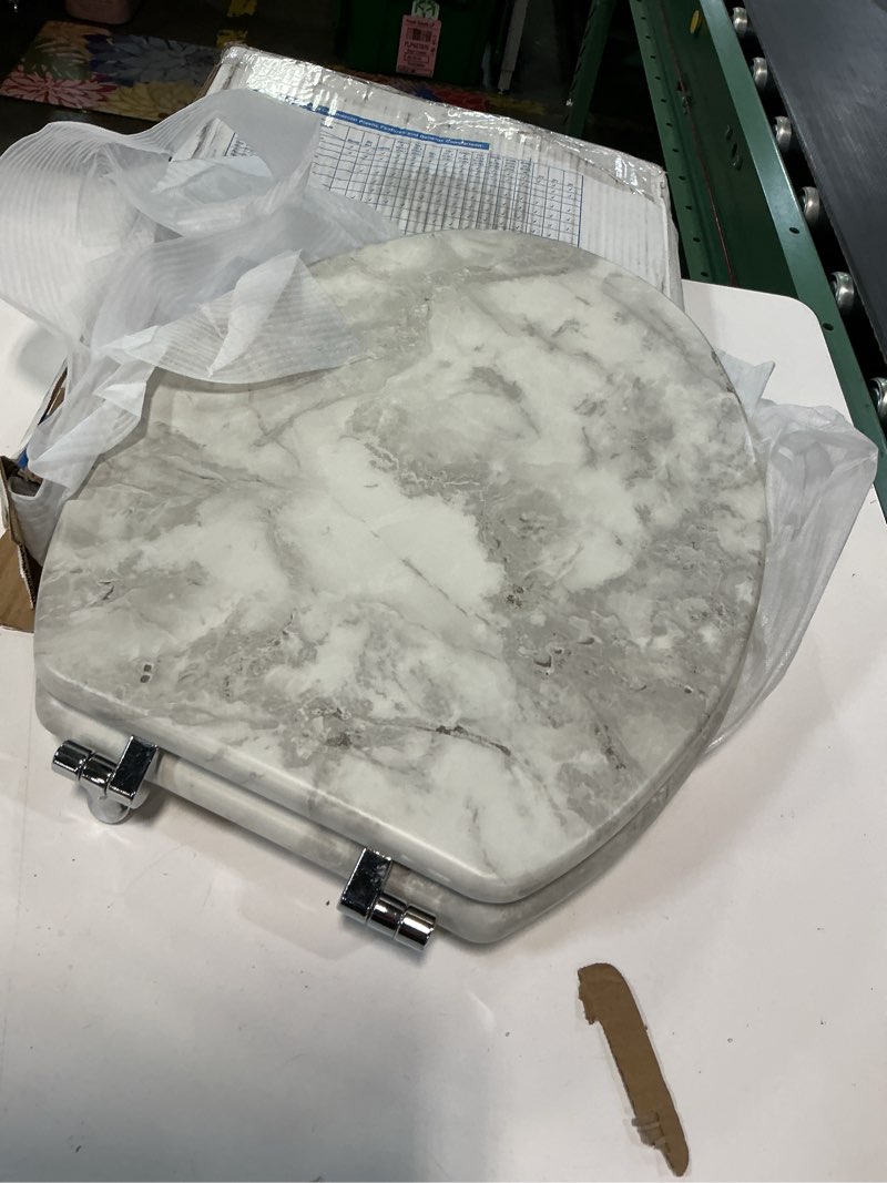 Condition photo showing Good Condition for angel shield marble toilet seat durable molded wood with quiet close,easy clean?quick-release hinges (round,gray marble)