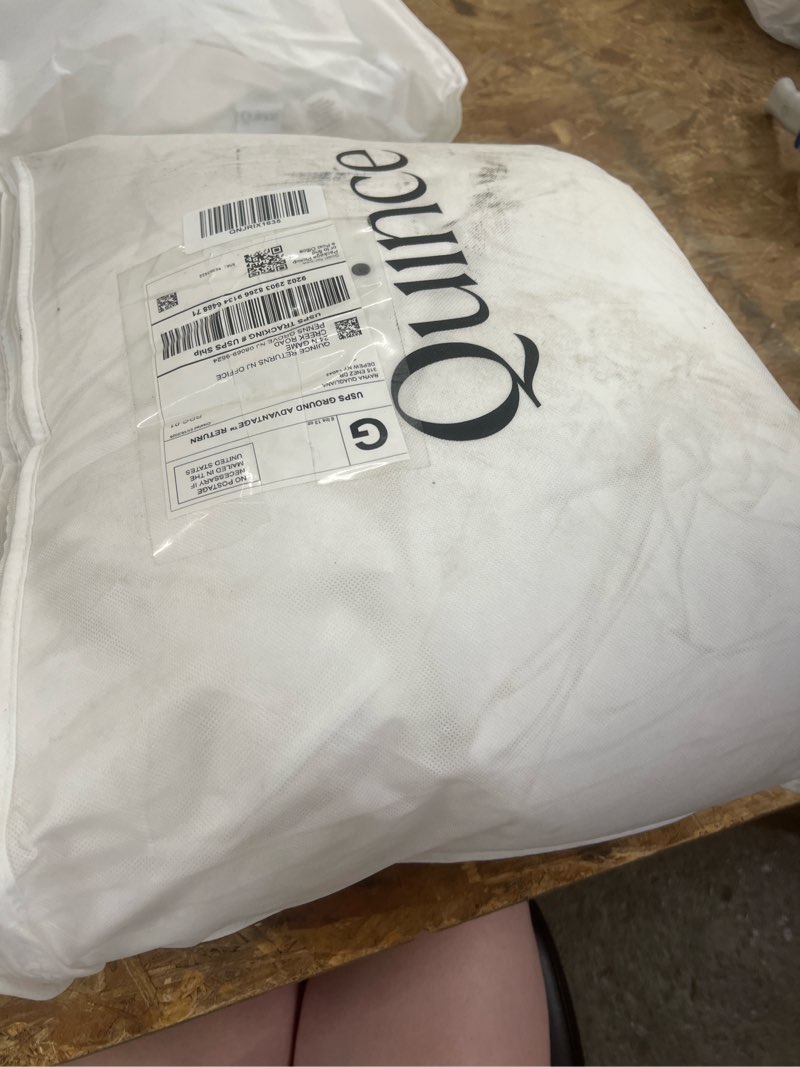 Condition photo showing New/Like New for all-season luxe goose down comforter, king/cal king, white