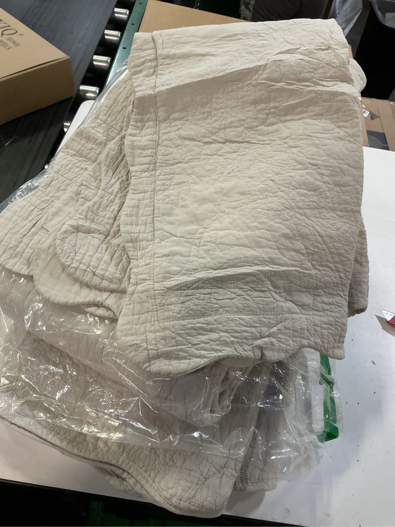 Condition photo showing Good Condition for oversized king bedspread cotton 128x120 extra wide, reversible paisley pattern design, lightweight bedding cover, 3 piece set, khaki