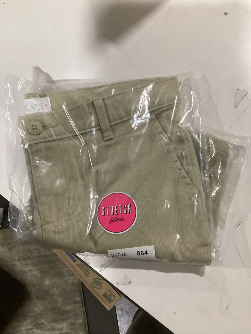Condition photo showing New/Like New for The Children'S Place Girls Chino Shorts 6-7 Plus Sandy Single 1