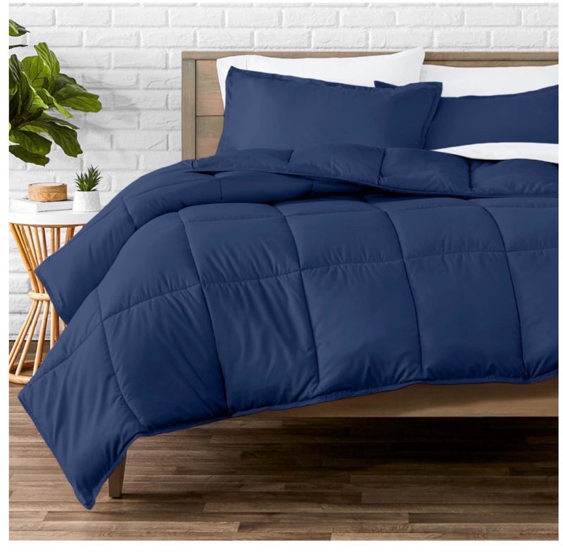 Dark blue bedding, size unknown 