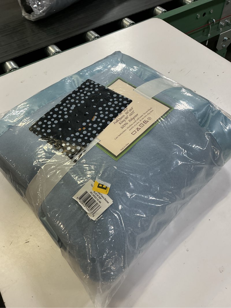 Condition photo showing New/Like New for oakridge satin fleece blanket, full/queen, twin or king size – 100% polyester lightweight fabric and cozy satin binding edges in tightly folding travel blanket, blue twin blue