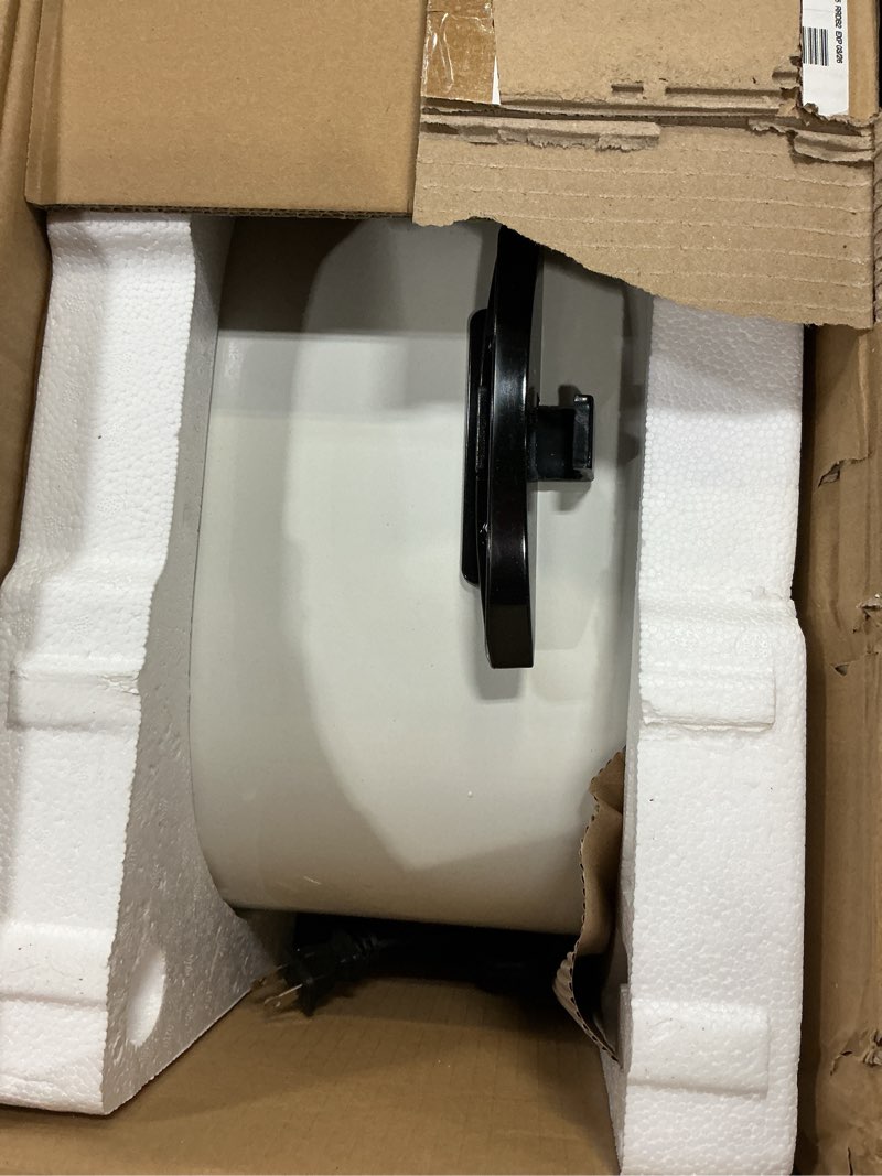 Condition photo showing Good Condition for sunvivi 26 quart electric roaster with removable pan, 30 lb electric turkey roaster oven with visible & self-basting lid,large roaster with turkey holder and cool-touch handles,white body white 26 quarts