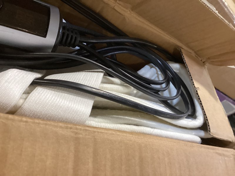 Condition photo showing Good Condition for earthlite massage table warmer & fleece pad (2in1), etl certified, 3 heat settings, 13ft cord/heating pad / 1 year replacement guarantee