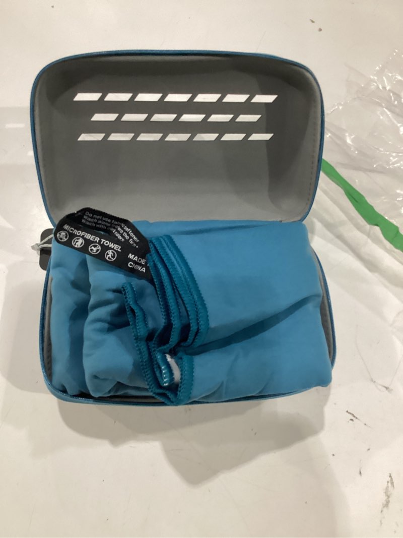 Condition photo showing New/Like New for 4monster quick dry travel towel with case & carabiner – super absorbent microfiber gym & camping towel. compact, lightweight, fast drying for beach, swimming, hiking, backpacking blue 47.00" x 23.60"