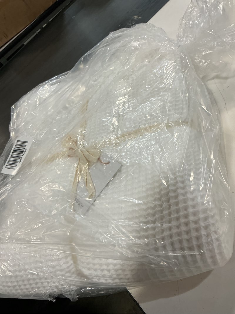Condition photo showing Good Condition for organic waffle bed blanket, full/queen, white