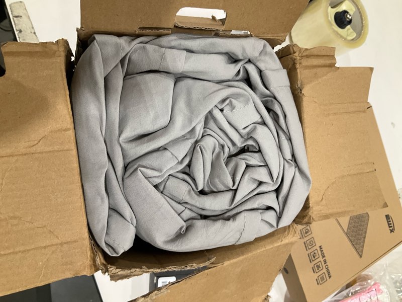 Condition photo showing Good Condition for Oli Anderson Light Grey Duvet Cover King Size - Pleated King Duvet Cover, 3PCS Soft and Breathable T
