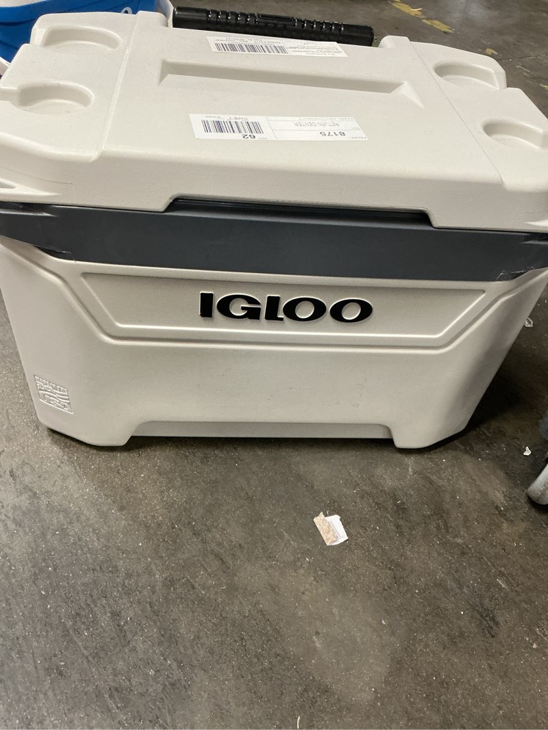 Condition photo showing Good Condition for igloo bone white and gray 60-quart sunset roller cooler