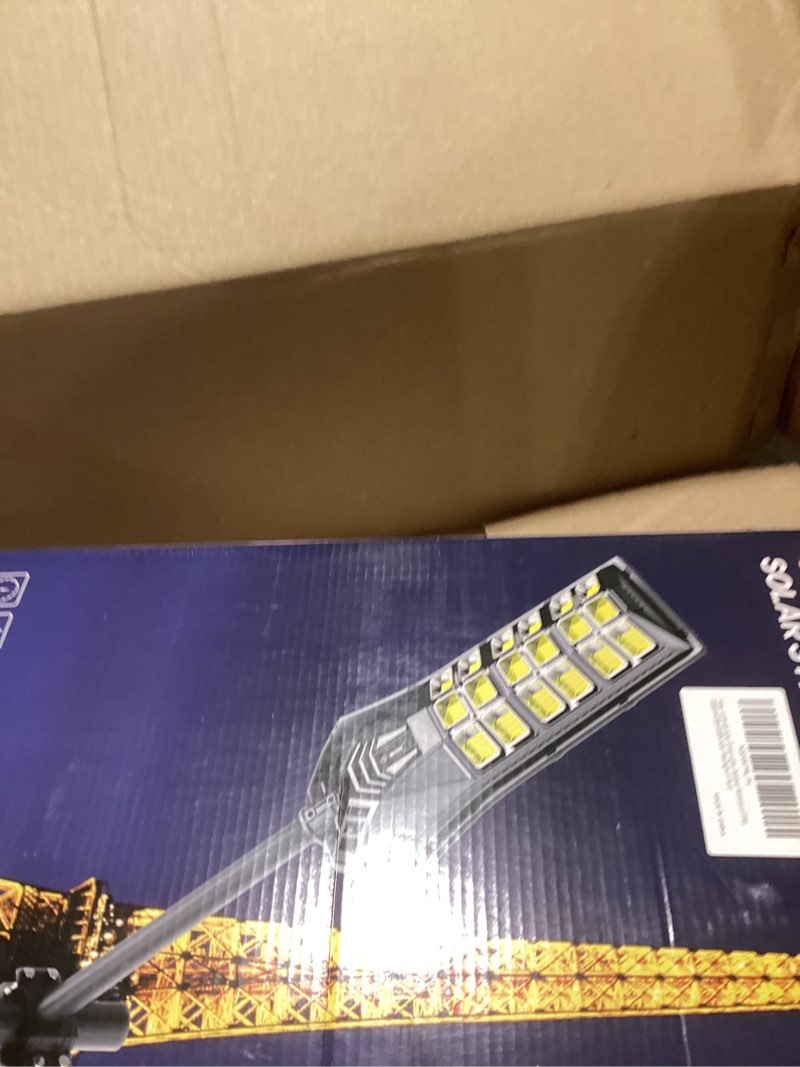 Larimuer Solar Street Lights Outdoor Waterproof IP65, 3000K/4500K/6500K Solar Floodlight Dusk to Daw