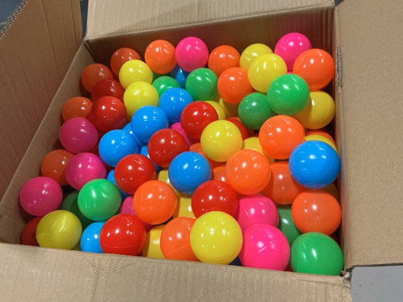 Condition photo showing Good Condition for amazon basics bpa free crush-proof plastic ball, pit balls with storage bag, for toddlers kids 12+ months play, pack of 1000 balls, 6 bright colors 1,000 balls bright colors