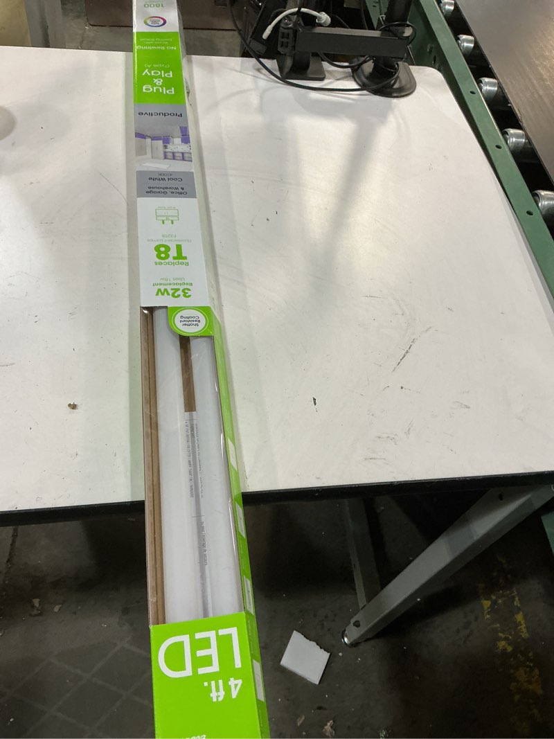 Condition photo showing Good Condition for feit plug & play linear lamp cool white 47.5 in. bi-pin t8 led bulb 32 watt equivalence 2 pk