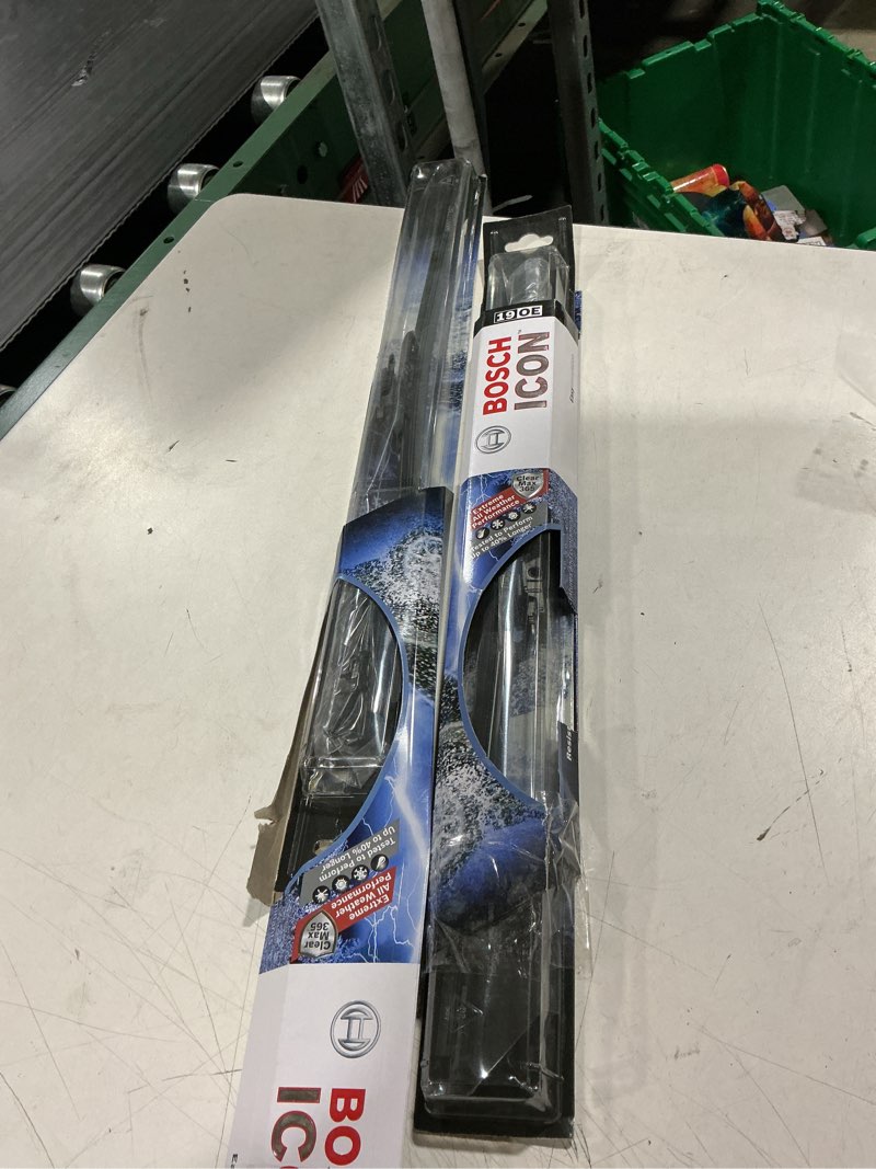Condition photo showing Good Condition for bosch ultimate beam original windshield wiper blade - front right (set of 2 different sizes )