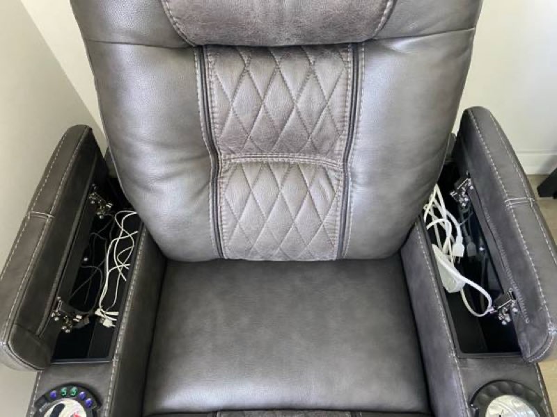 Home theater recliner 