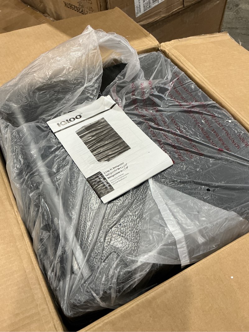 Condition photo showing Good Condition for igloo 3.2 cu.ft. single door compact refrigerator with freezer