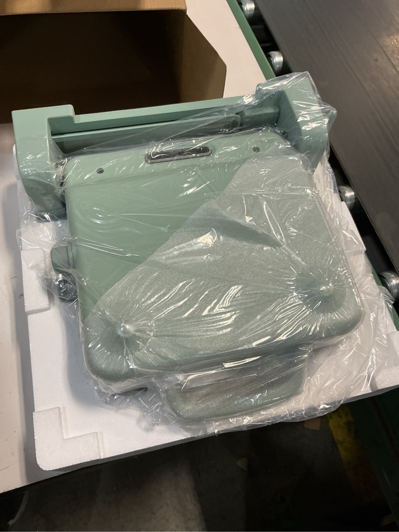 Condition photo showing New/Like New for bella 10"x 20" ceramic fold-n-store dual temp griddle, fits-anywhere™ kitchenware, evergood ceramic nonstick coating, 2 temperature zones up to 400°f?, dishwasher safe drip tray, 1500 watt, seaglass
