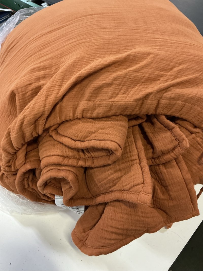 Condition photo showing Good Condition for organic cotton gauze dream quilt, king/cal king, terracotta