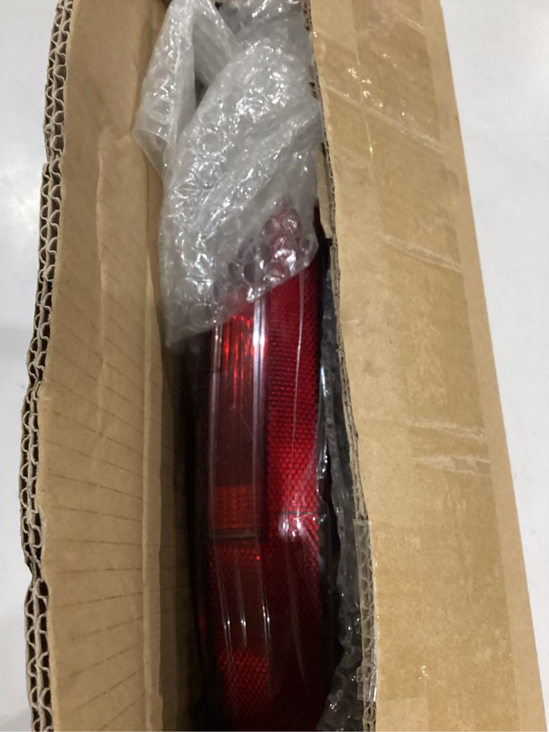 Condition photo showing Good Condition for right rear bumper reflector tail light fog lamp w/bulbs compatible with audi q7 2016-2022 right passgenger side, taillight assembly fog lamp replace 4m0945095 rear right side